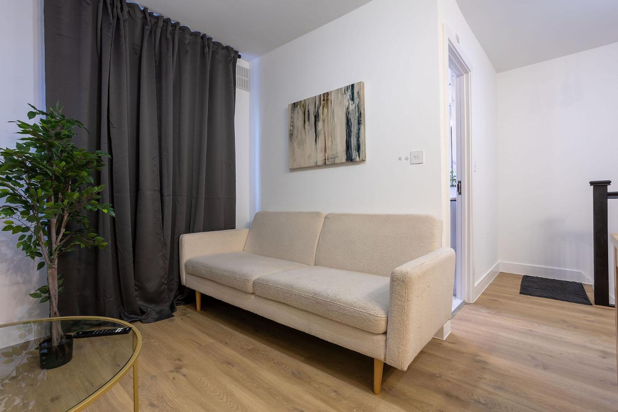 Apartment Lovely In